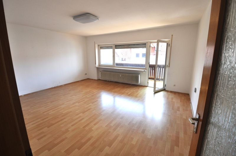 Helle 3,5-Zimmer-Wohnung mit Balkon, EBK & Keller